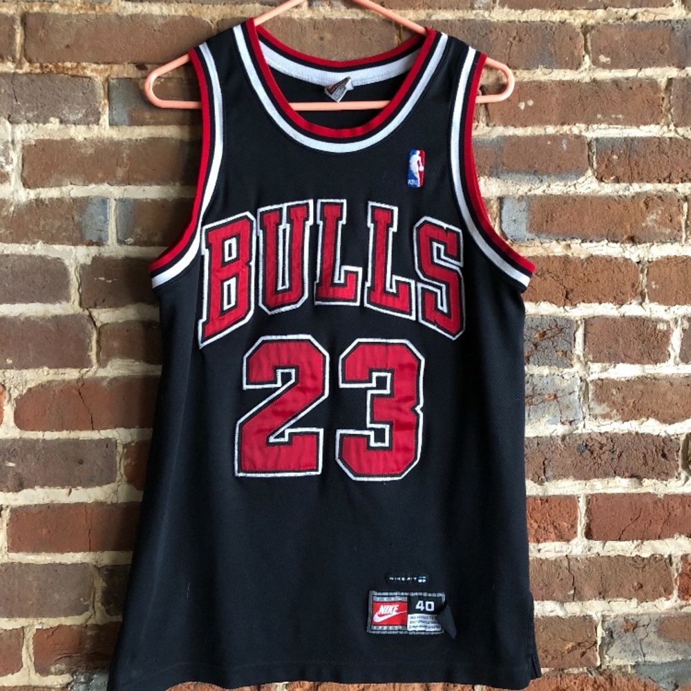 Size 40 Nike Throwback Chicago Bulls Jordan Jersey